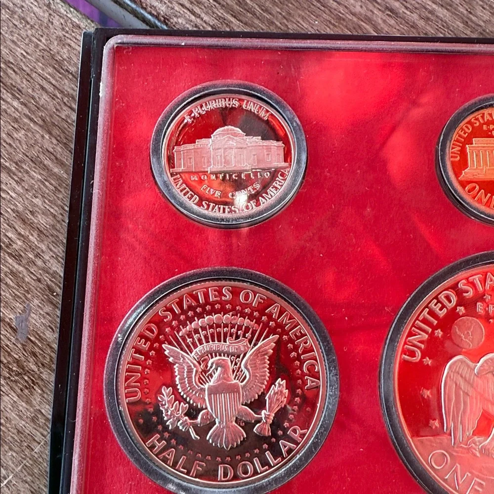 United States Proof Set - Red Display Case - Picture 5 of 5